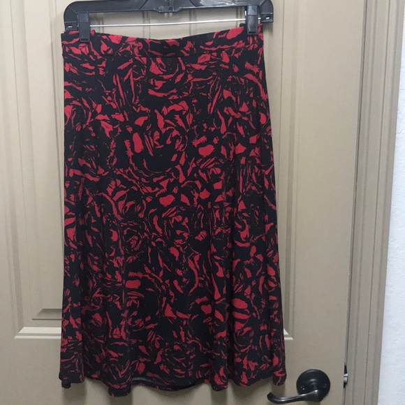 knee length black skater skirt